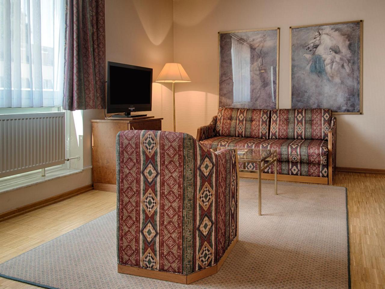 Posthaus Hotel Residenz ครอนแบร์ก อิม เทานุส ภายนอก รูปภาพ